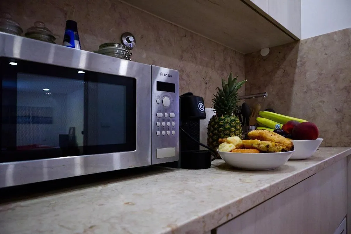 Cozy & Modern Retreat In Central 리스본 0*,  포르투갈