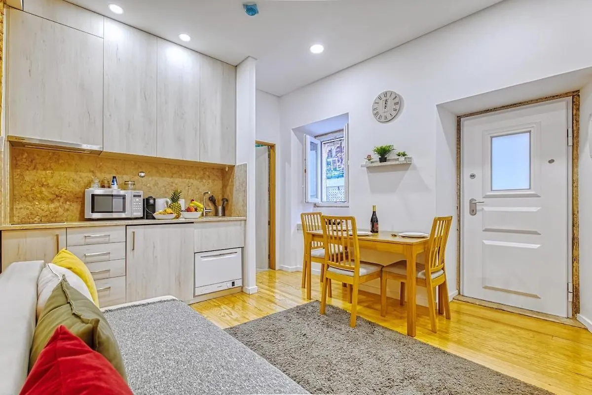 Cozy & Modern Retreat In Central 리스본