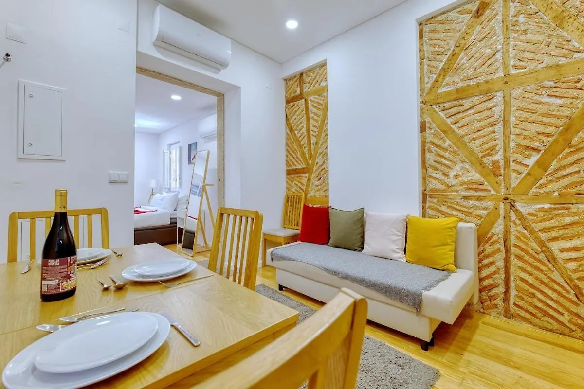 Cozy & Modern Retreat In Central 리스본