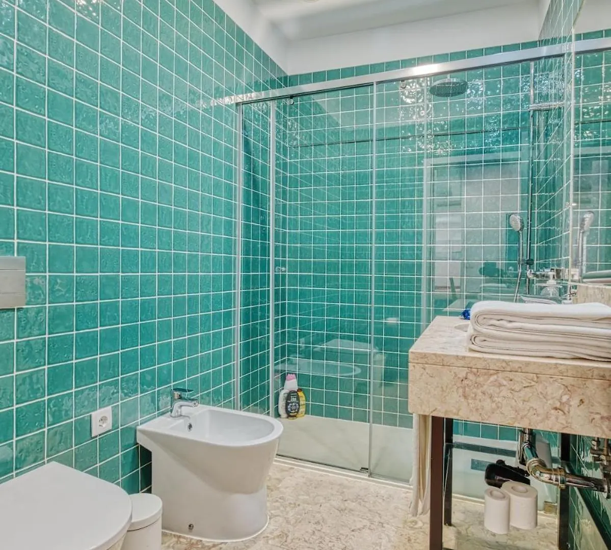 Cozy & Modern Retreat In Central 리스본 포르투갈