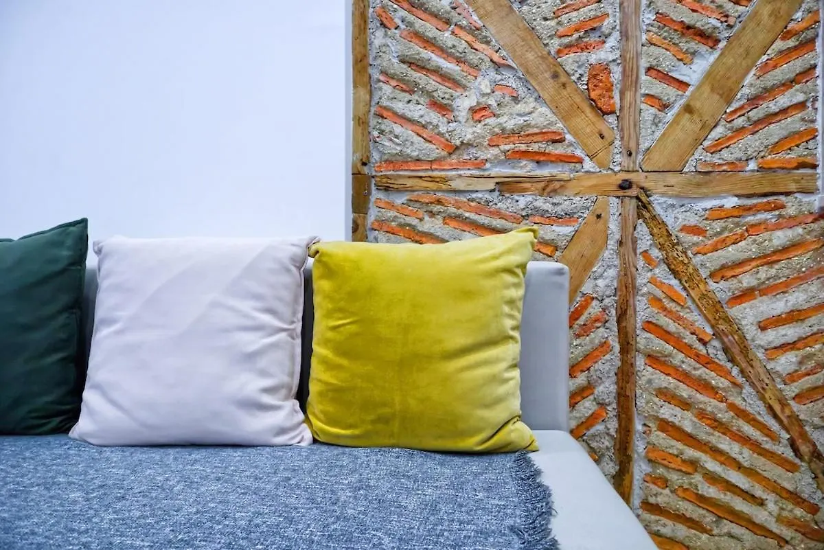 Cozy & Modern Retreat In Central 리스본